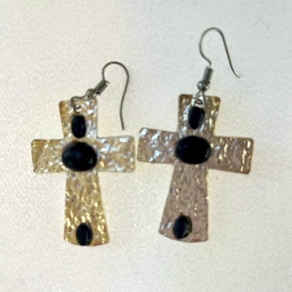 New Silver Cross Earrings Hammered Effect with Black Stones - Picture 1 of 3